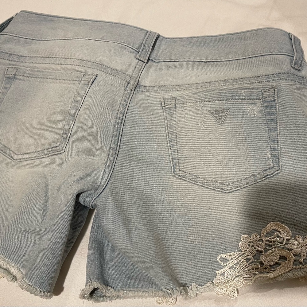 GUESS jeans embroidered and distressed denim shorts‎ - Picture 2 of 4